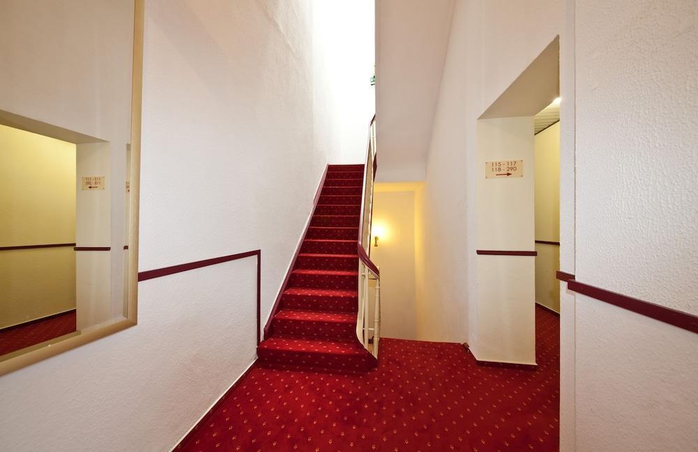 Hotel Leonet Cologne Exterior photo